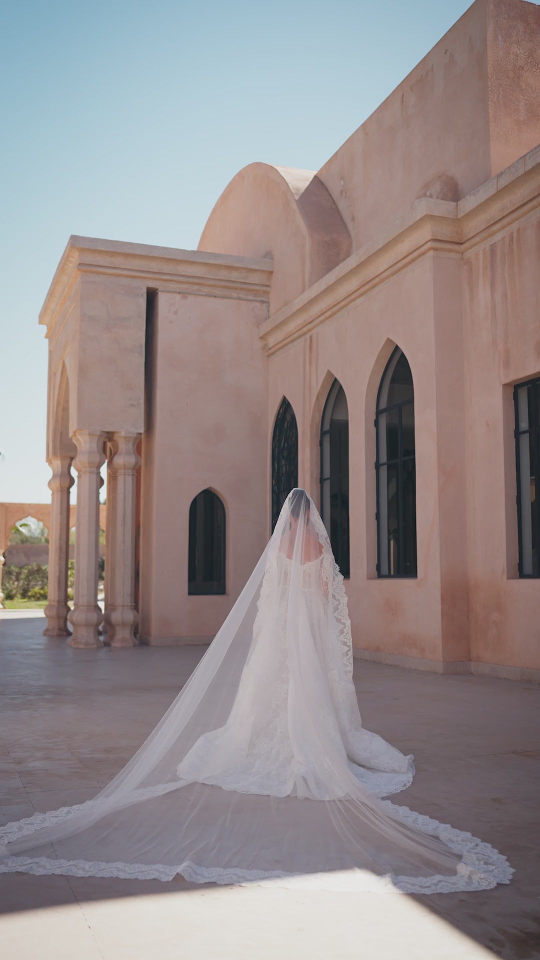 Voile de mariée S574 – dentelle de Chantilly – porté en mantille – 350 cm