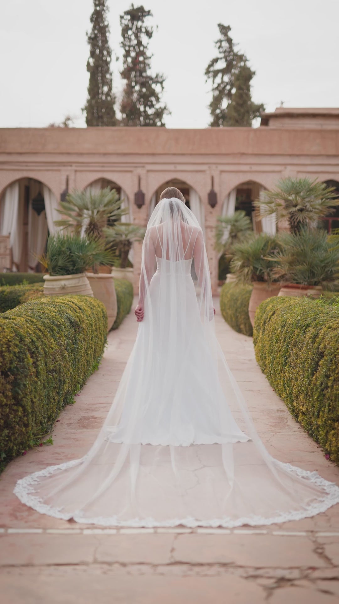 VOILE DE MARIÉE LONG S533 EN TULLE DOUX AVEC DENTELLE BRODÉE – 350 CM