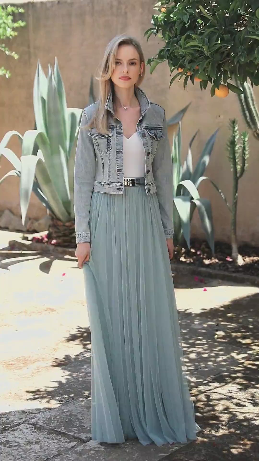 VESTE JEAN MARIÉE COURTE ET CINTRÉE — E381