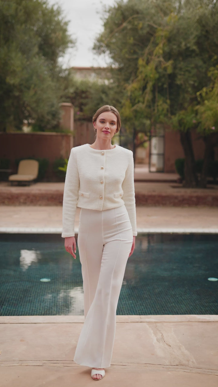 E494 – VESTE DE MARIÉE COURTE TRICOTÉE | MANCHES LONGUES & BOUTONS DÉCORATIFS