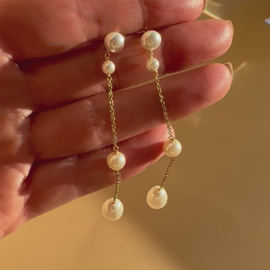 Vidéo montant les boucles d'oreilles pendantes 4 perles dans leur version dorée à l'or Fin . Estelle pour Mas accessoires