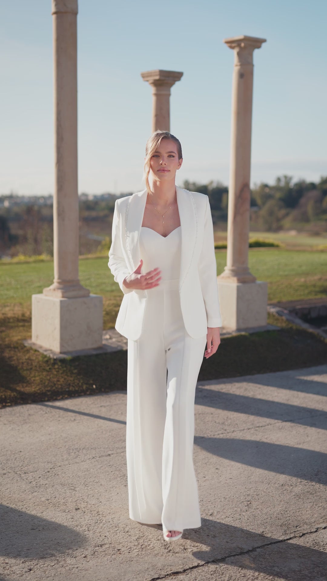 Blazer de mariée E526 – crêpe stretch – col bordé de perles
