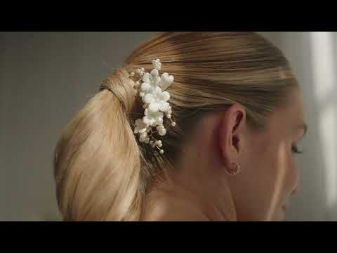 PEIGNE À CHEVEUX MARIAGE HC6822G – FLEURS CÉRAMIQUE BLANCHES ET PERLES PLAQUÉ OR