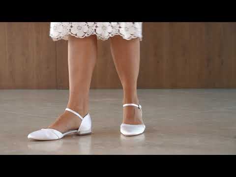 CHAUSSURES DE MARIÉE LISA – BALLERINES EN SATIN IVOIRE À TALON BAS