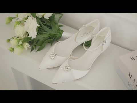 CHAUSSURES DE MARIÉE CÉLINE – SATIN IVOIRE À TALON BAS CONFORTABLE