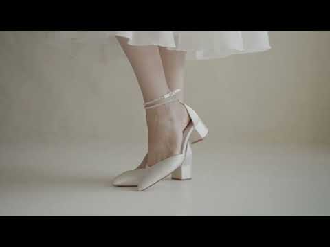 CHAUSSURES DE MARIÉE INEZ – DEUX BRIDES INCLUSES : STRASS SCINTILLANTS & SATIN IVOIRE