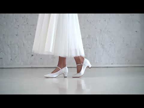 CHAUSSURES DE MARIÉE CAMILA – SATIN IVOIRE À TALON BAS