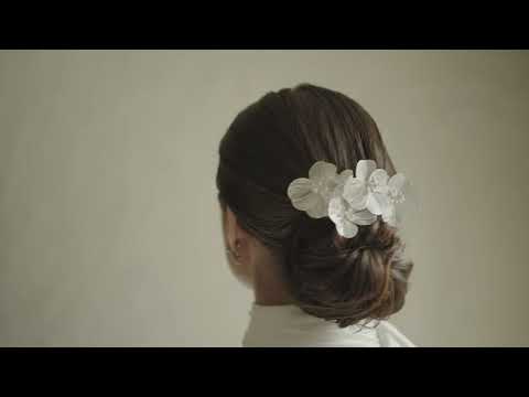 PEIGNE À CHEVEUX MARIAGE HC0416S – FLEURS EN RELIEF ET PERLES IVOIRE